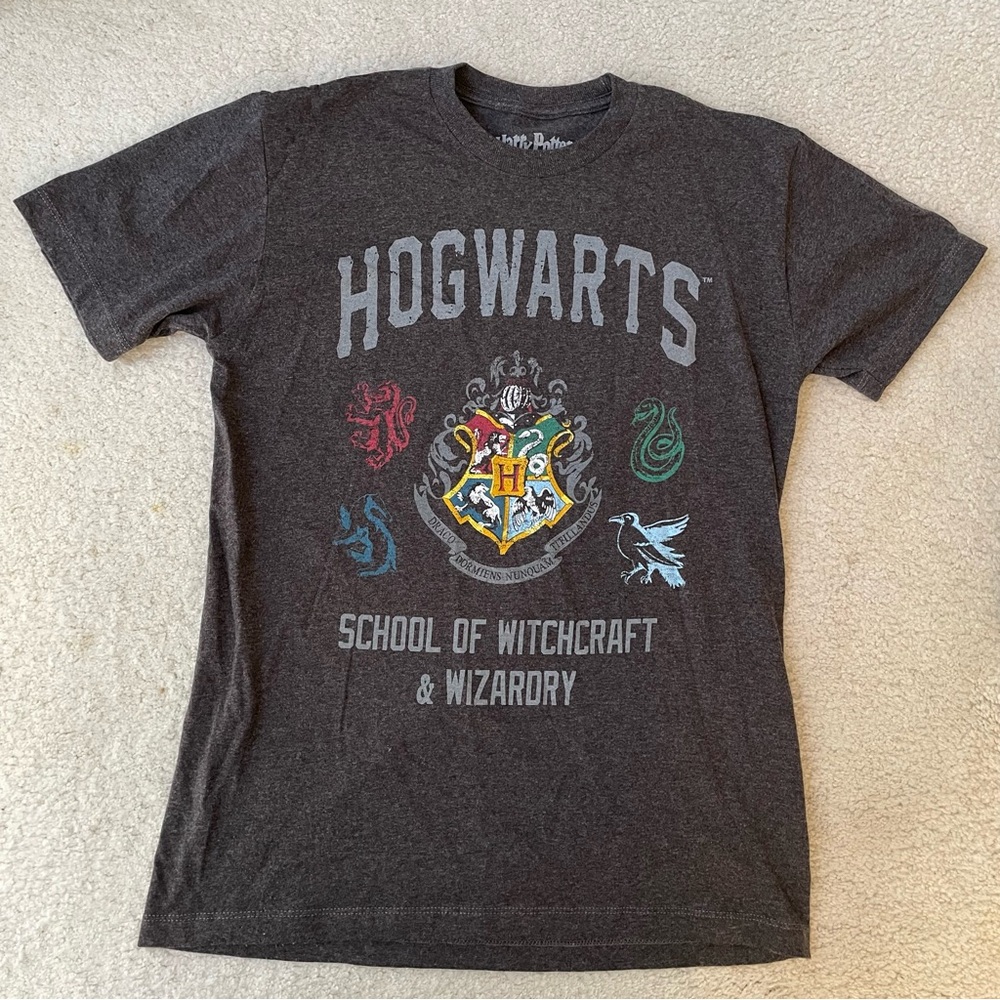 Harry Potter Hogwarts Gray T-Shirt